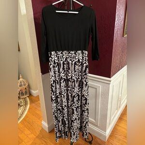 Elegant Black and White Long Sleeve Dress